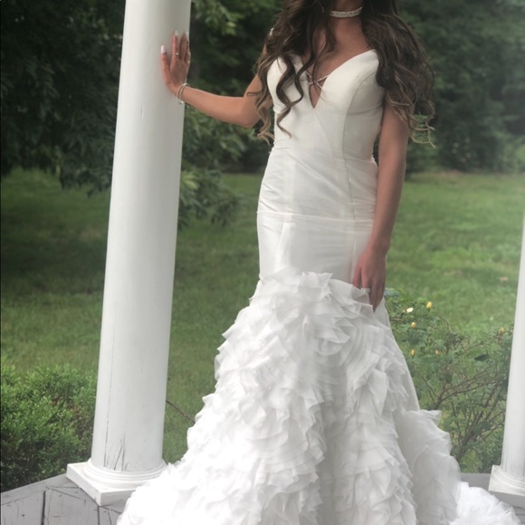 PROM/WEDDING DRESS - Picture 2 of 3